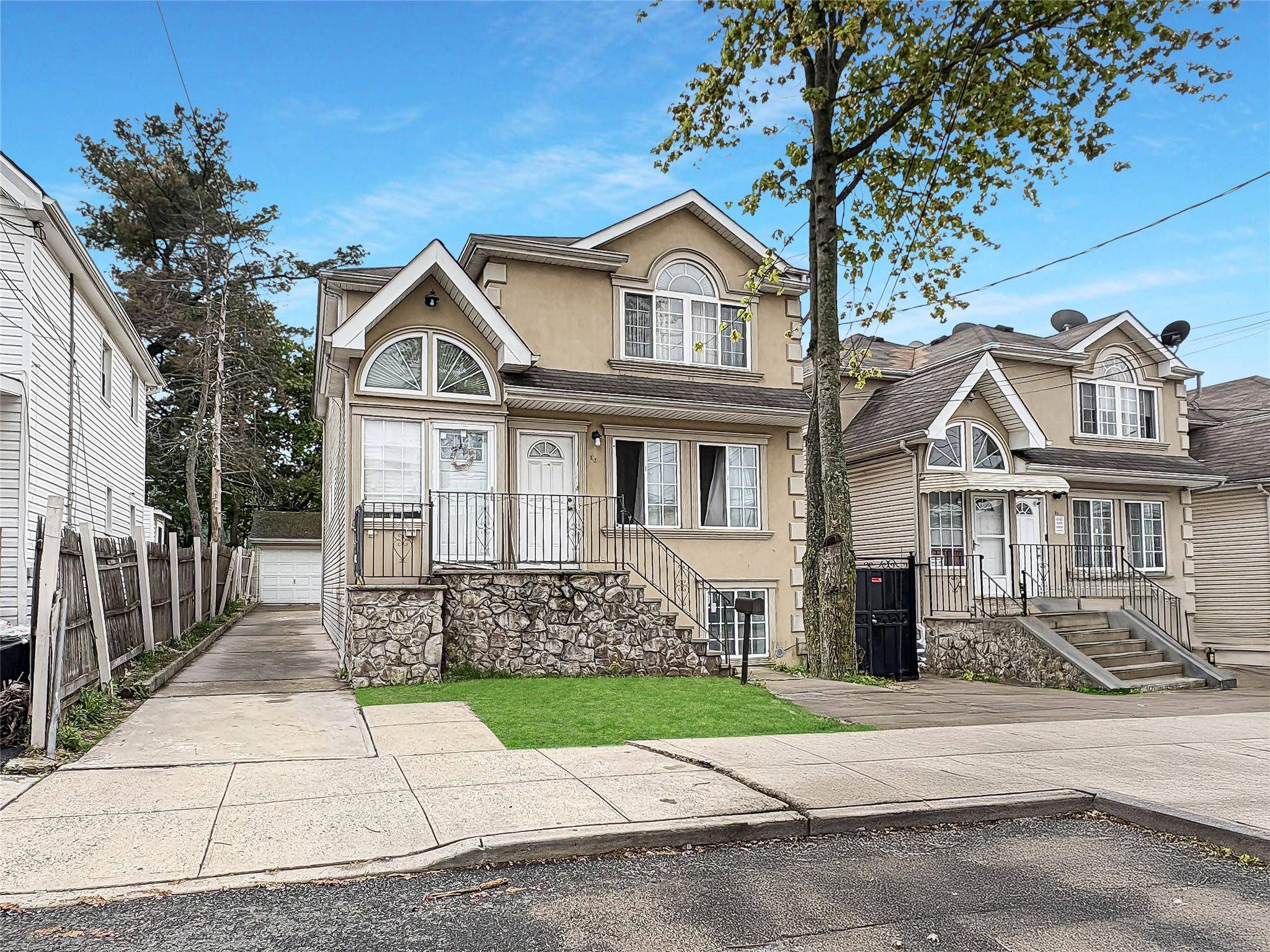 Casa com 7 Quartos à Venda em Staten Island - Nova Iorque - EUA - 2