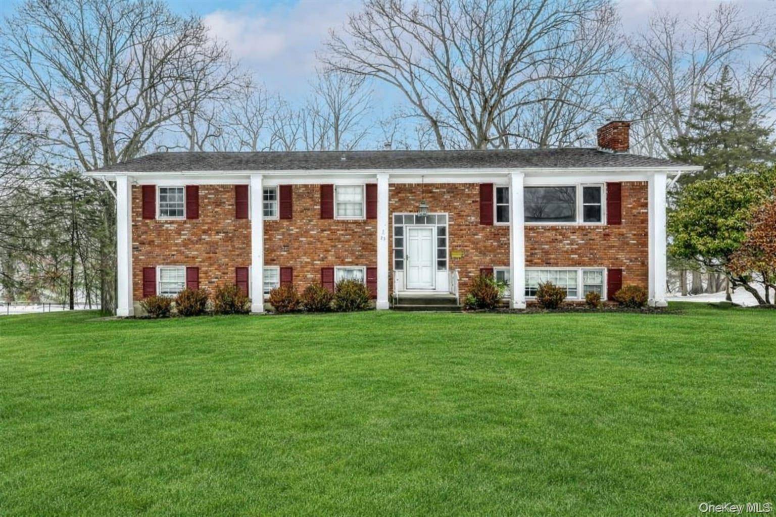 Casa com 7 Quartos à Venda em Suffern - Nova Iorque - EUA - 1