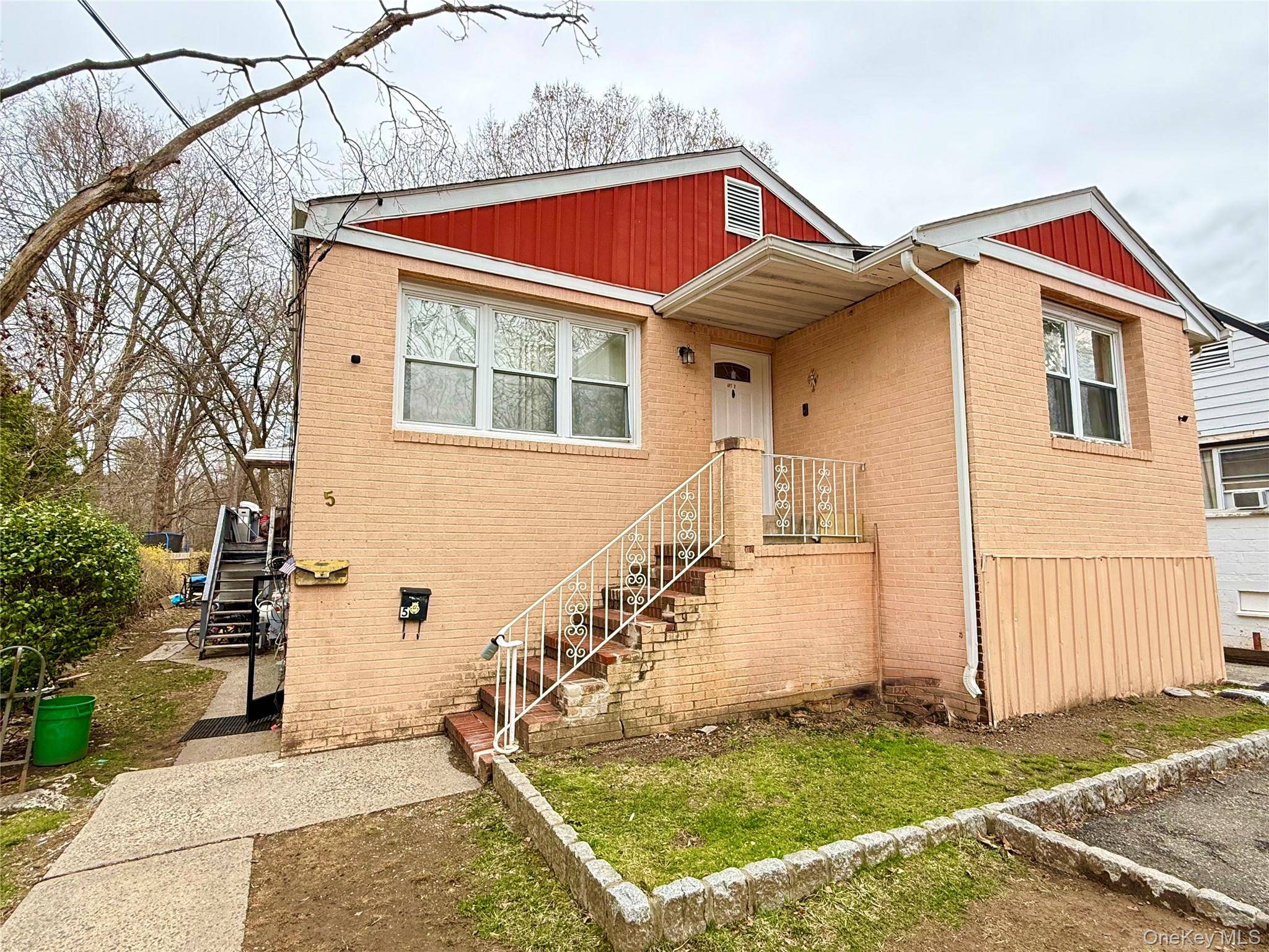 Casa com 7 Quartos à Venda em Suffern - Nova Iorque - EUA - 1