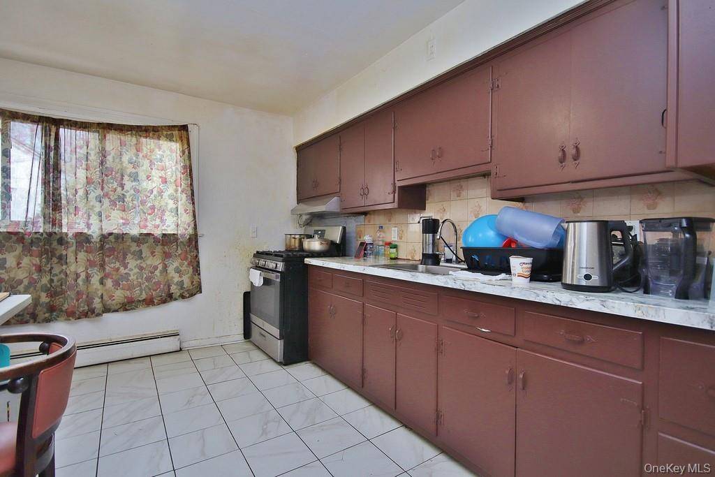 Casa com 7 Quartos à Venda em Suffern - Nova Iorque - EUA - 2