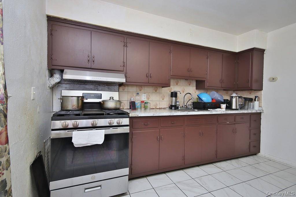 Casa com 7 Quartos à Venda em Suffern - Nova Iorque - EUA - 3