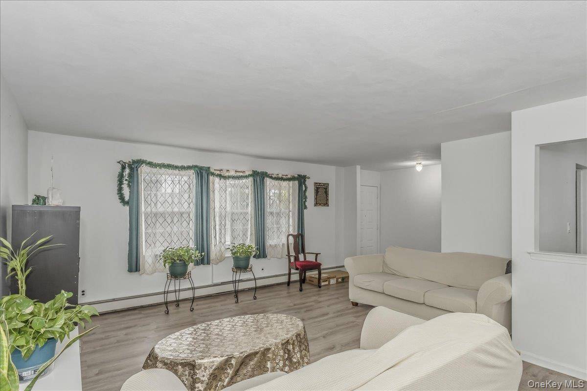 Casa com 8 Quartos à Venda em Queens Village - Nova Iorque - EUA - 4