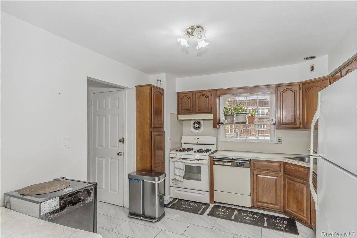 Casa com 8 Quartos à Venda em Queens Village - Nova Iorque - EUA - 8