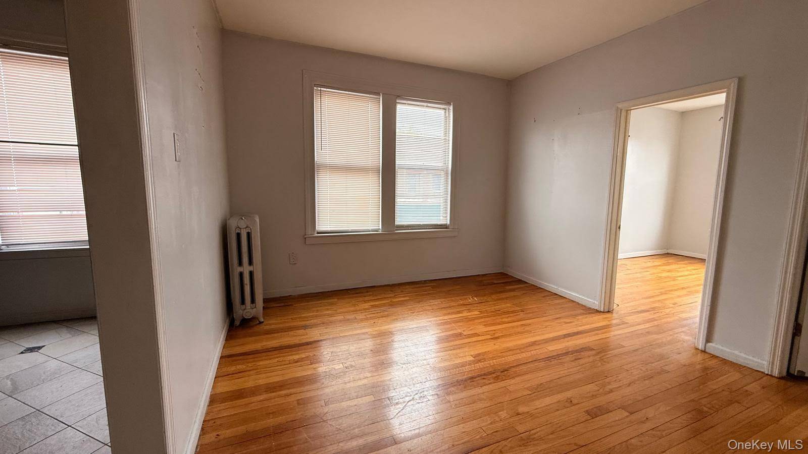 Casa com 8 Quartos à Venda em Queens Village - Nova Iorque - EUA - 2