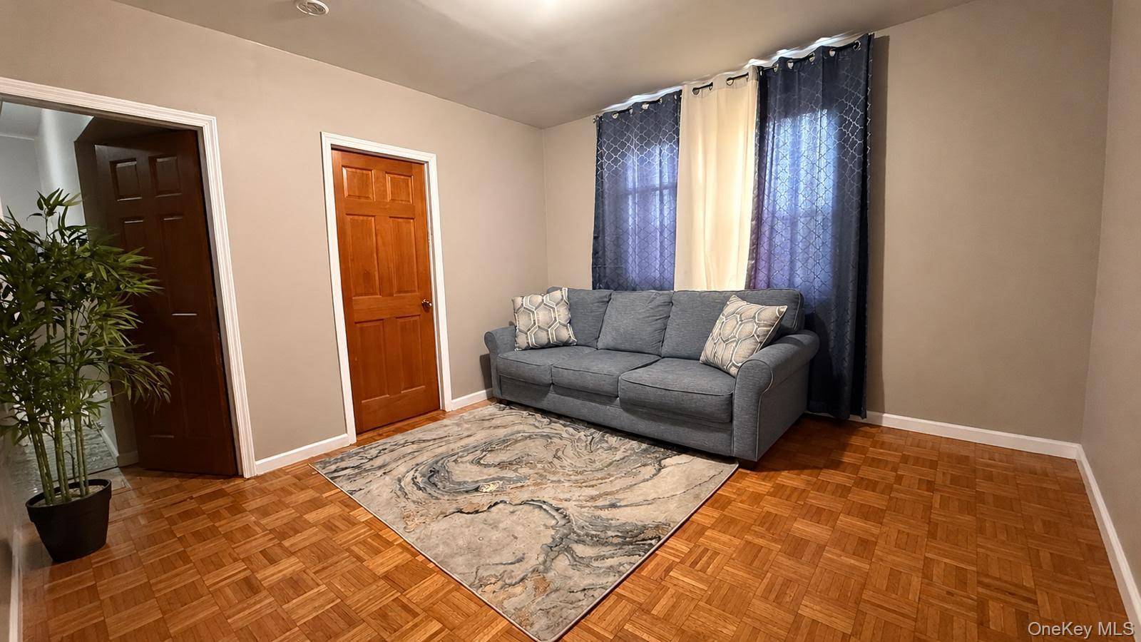 Casa com 8 Quartos à Venda em Queens Village - Nova Iorque - EUA - 3