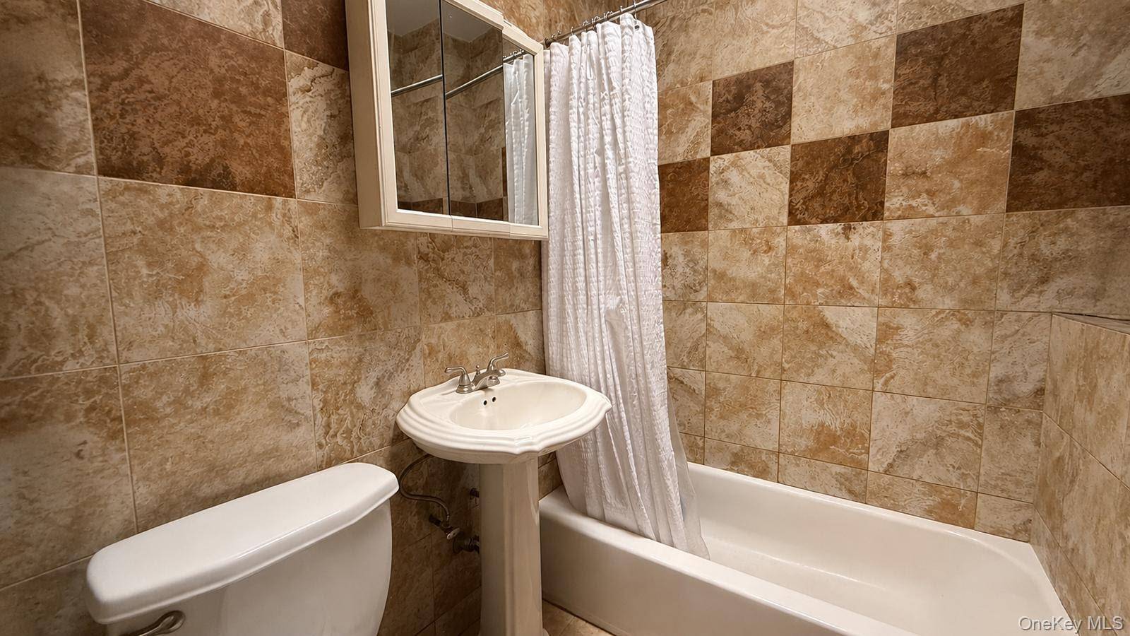Casa com 8 Quartos à Venda em Queens Village - Nova Iorque - EUA - 5