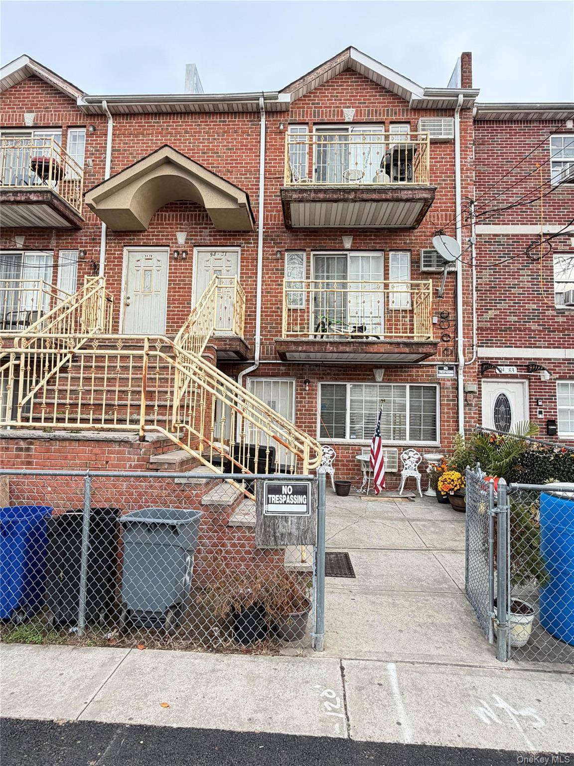 Casa com 8 Quartos à Venda em Queens Village - Nova Iorque - EUA - 1