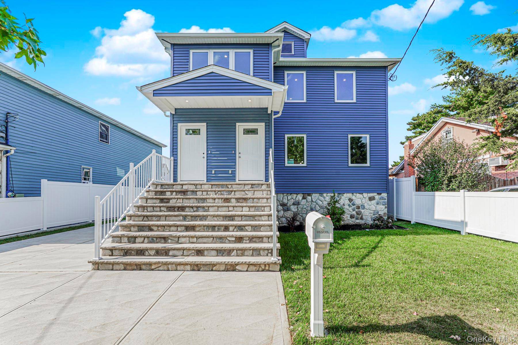 Casa com 8 Quartos à Venda em Staten Island - Nova Iorque - EUA - 1