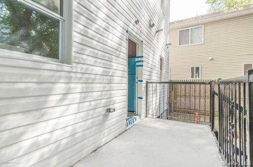 Casa com 9 Quartos à Venda em Staten Island - Nova Iorque - EUA - 1