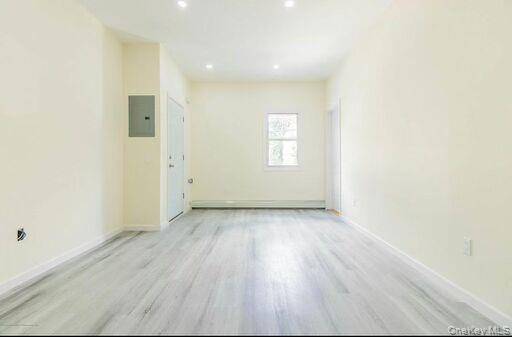 Casa com 9 Quartos à Venda em Staten Island - Nova Iorque - EUA - 4