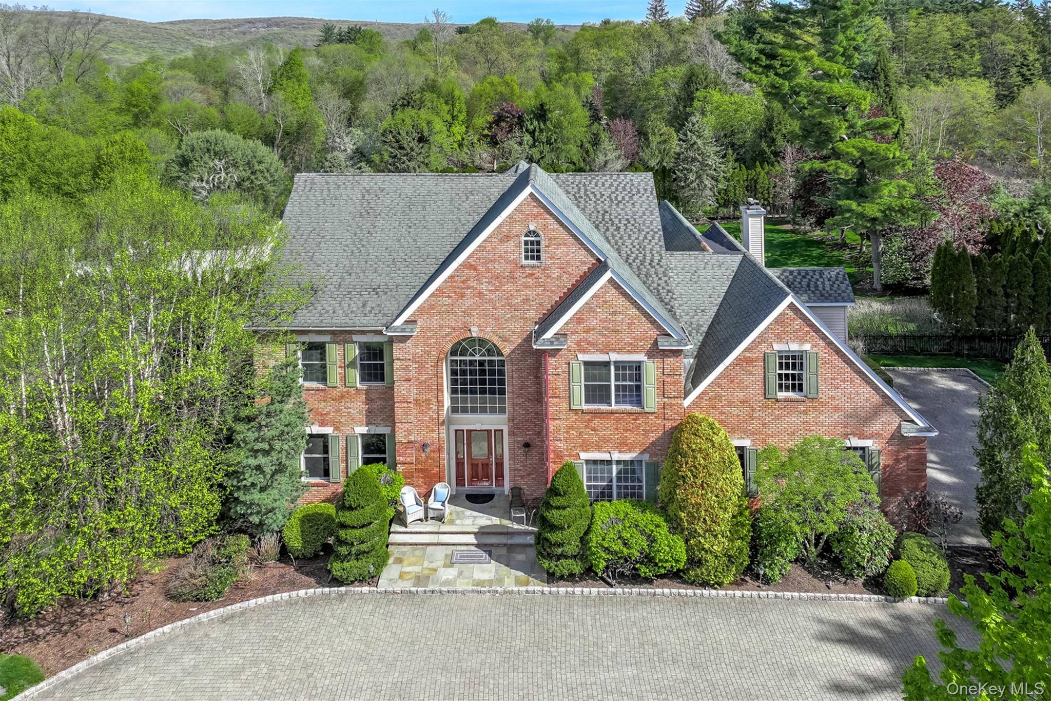 Casa com 9 Quartos à Venda em Suffern - Nova Iorque - EUA - 3