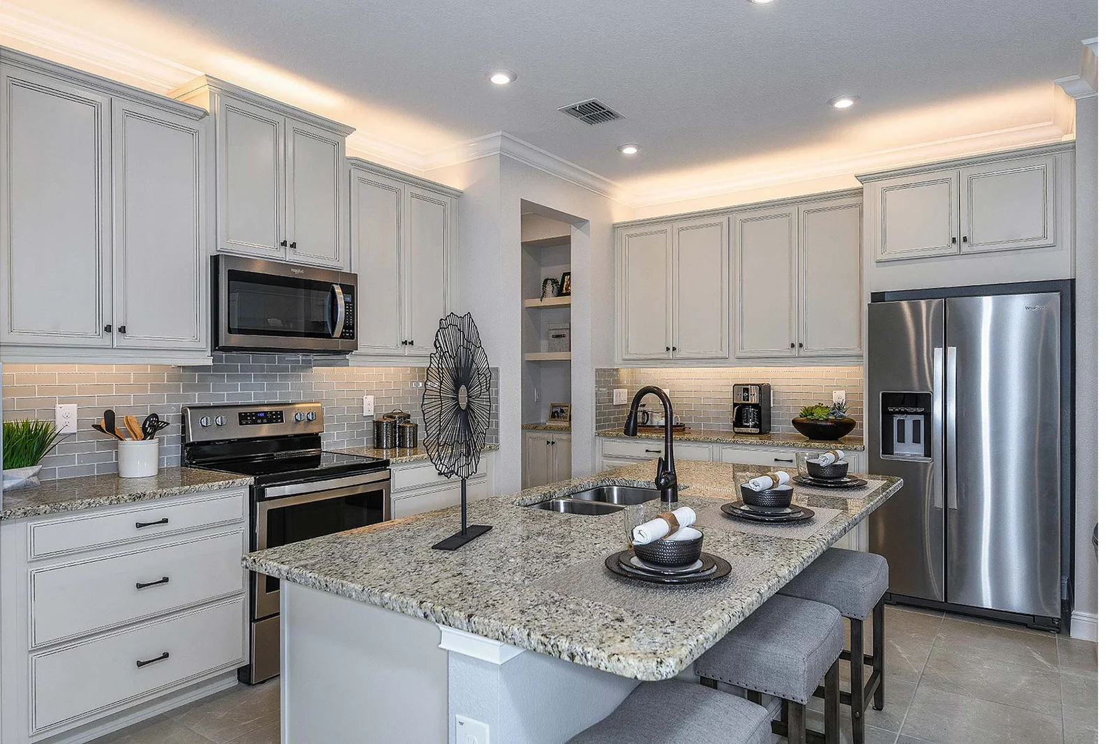 Casa de 3 Dormitórios à Venda em Carrollwood - 6