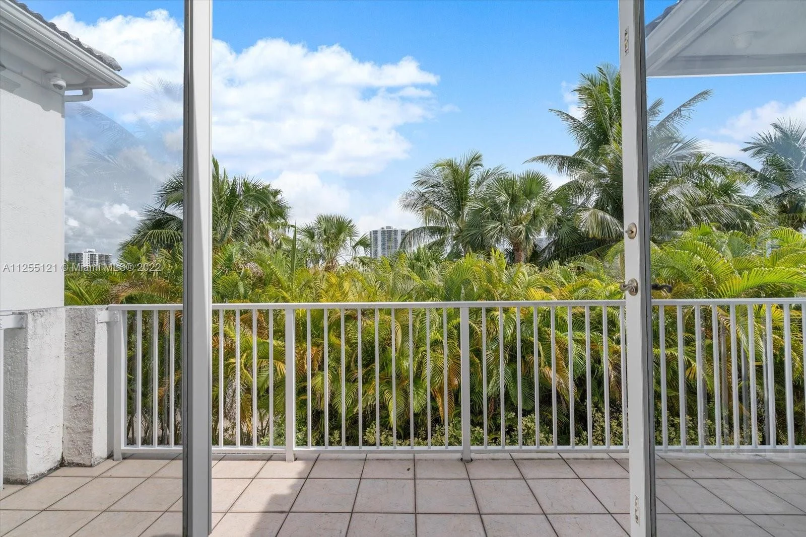 Maison 4 Chambres à Vendre à Miami, FL – 3733 NE 201st St – Florida – FL - 4