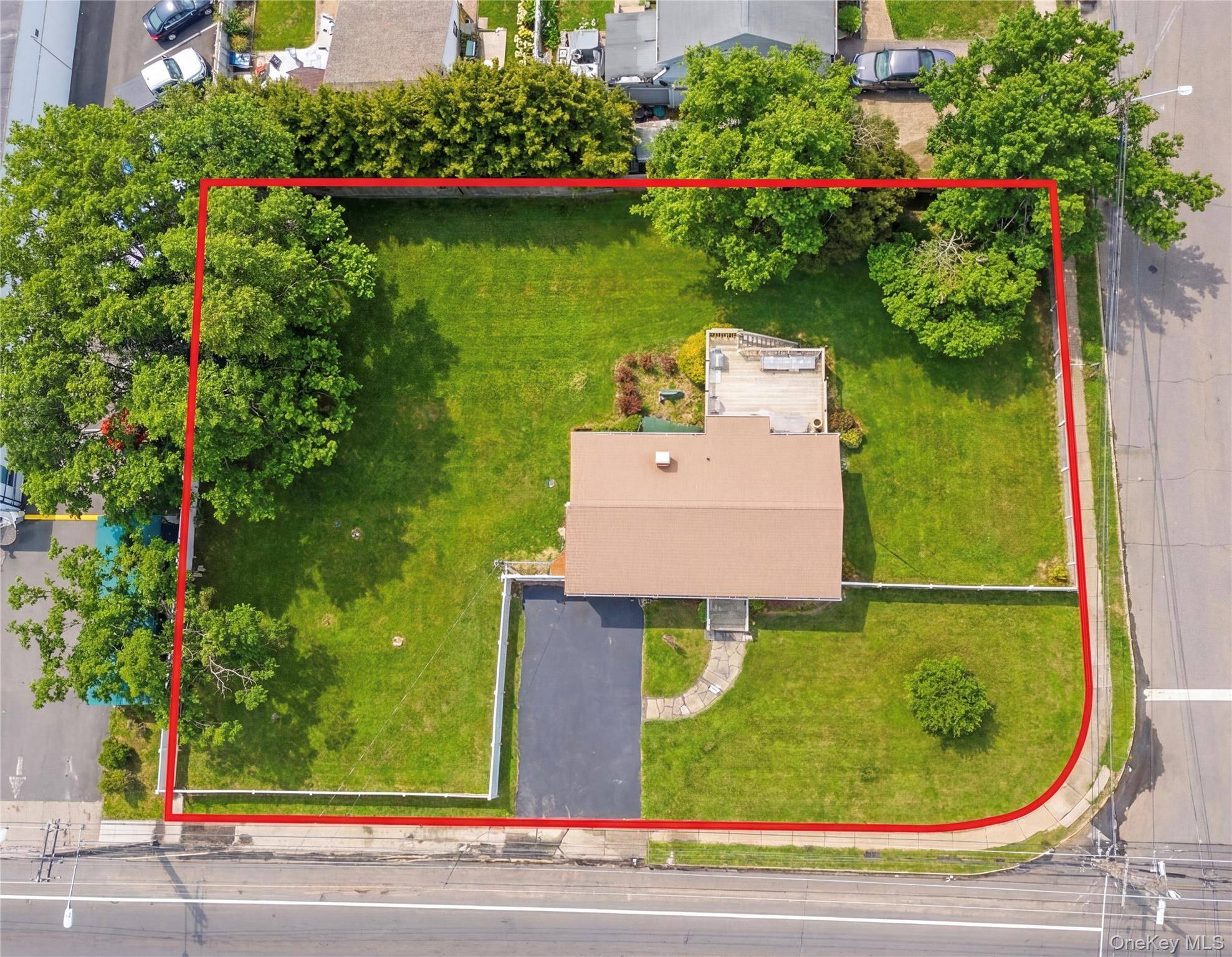 Casa de 5 Dormitorios en Venta en Holbrook, NY – Church ST - 2