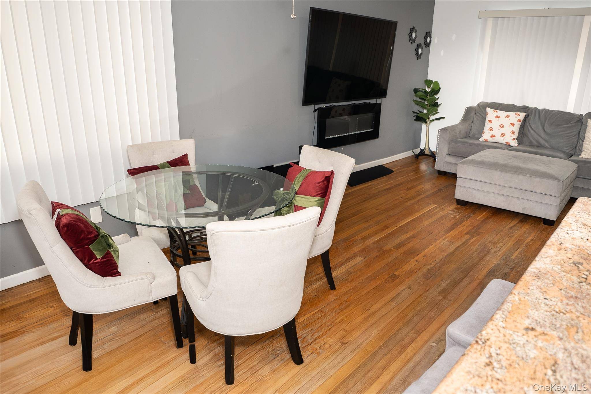 Casa de 5 Dormitorios en Venta en Holbrook, NY – Church ST - 6