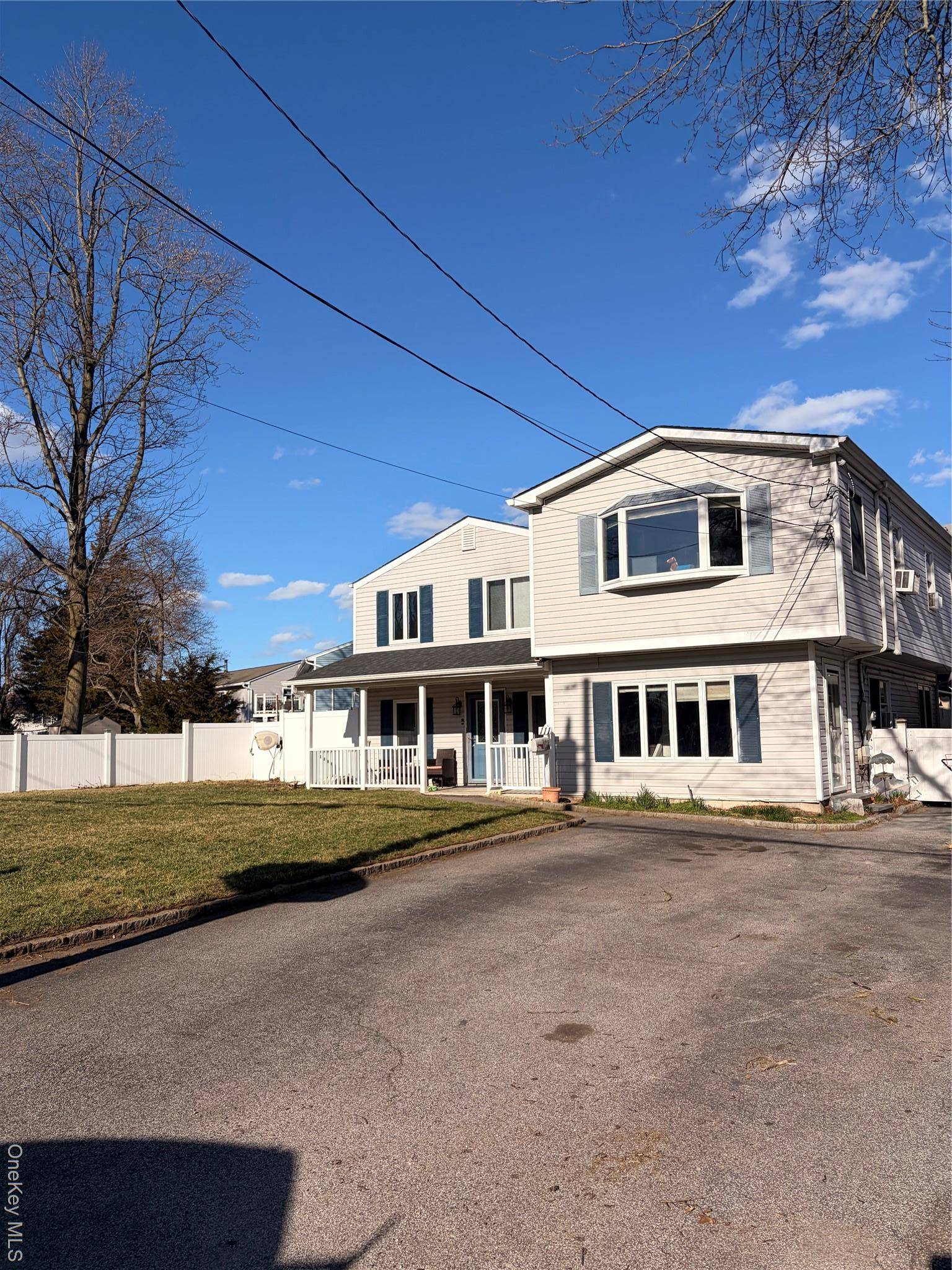 Casa de 5 Dormitorios en Venta en Islip – 111 Fuller Ave - 2