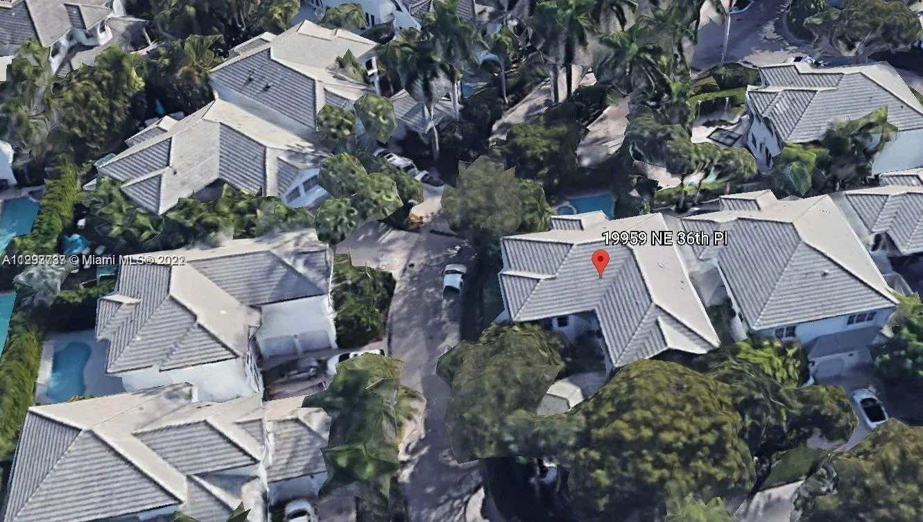 Casa de 5 Dormitórios à Venda na 19959 NE 36th Pl – Miami – Florida – FL - 1
