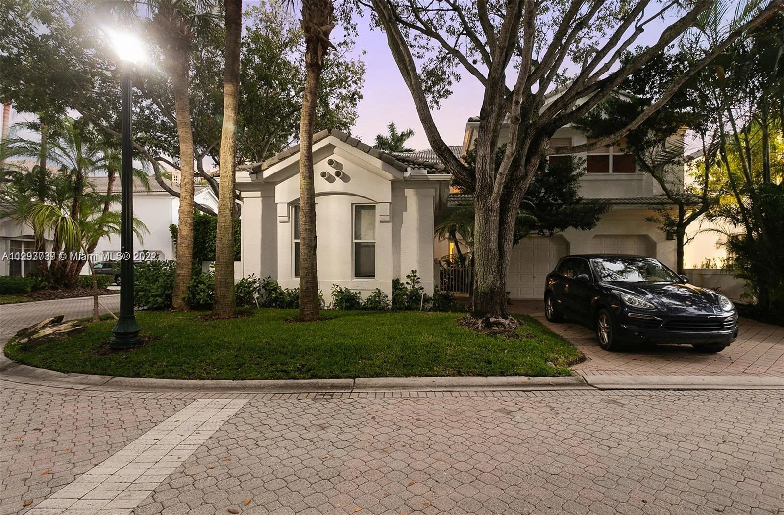 Casa de 5 Dormitórios à Venda na 19959 NE 36th Pl – Miami – Florida – FL - 4