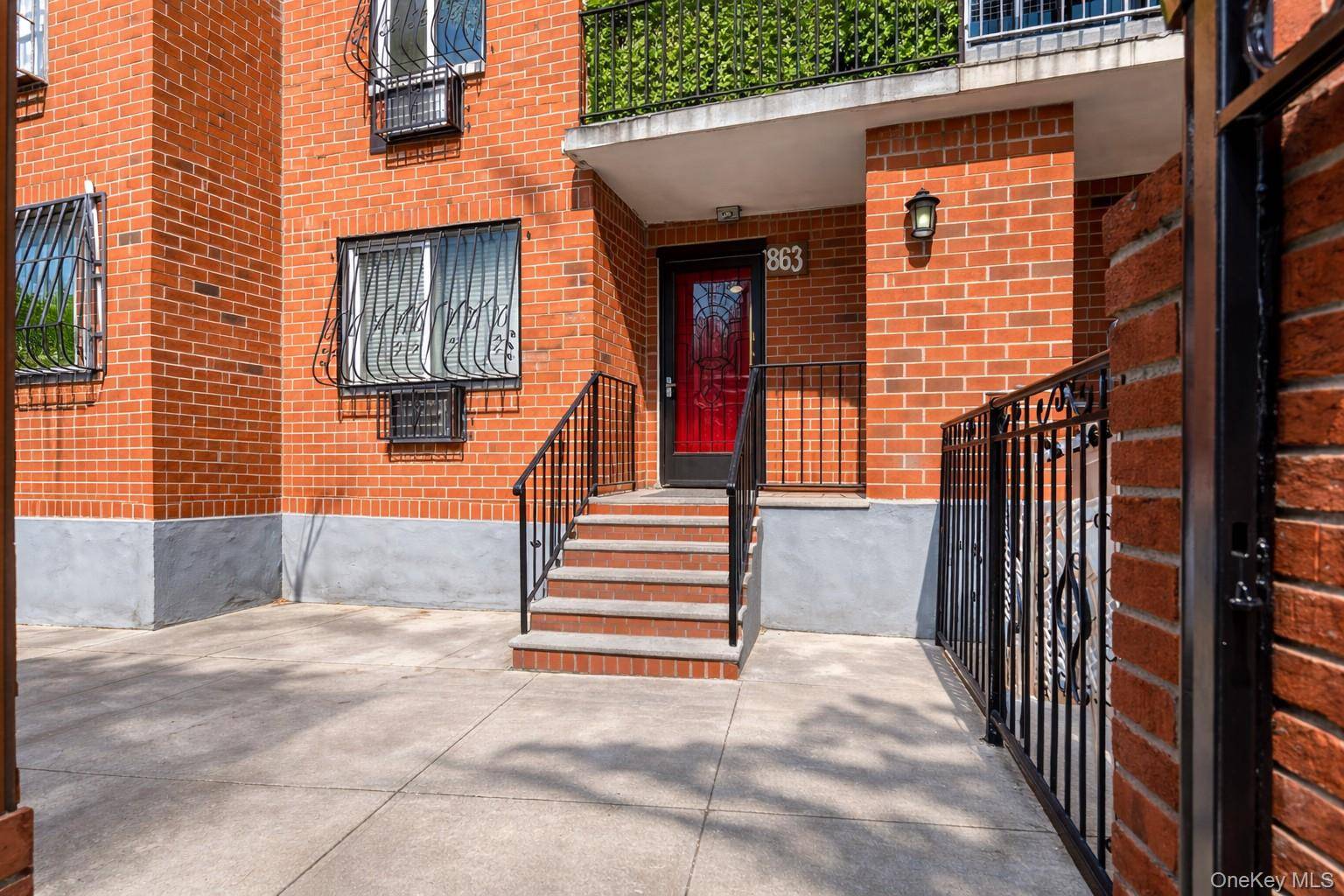 Casa de 5 Dormitórios à Venda no Bronx – 863 Home ST - 2