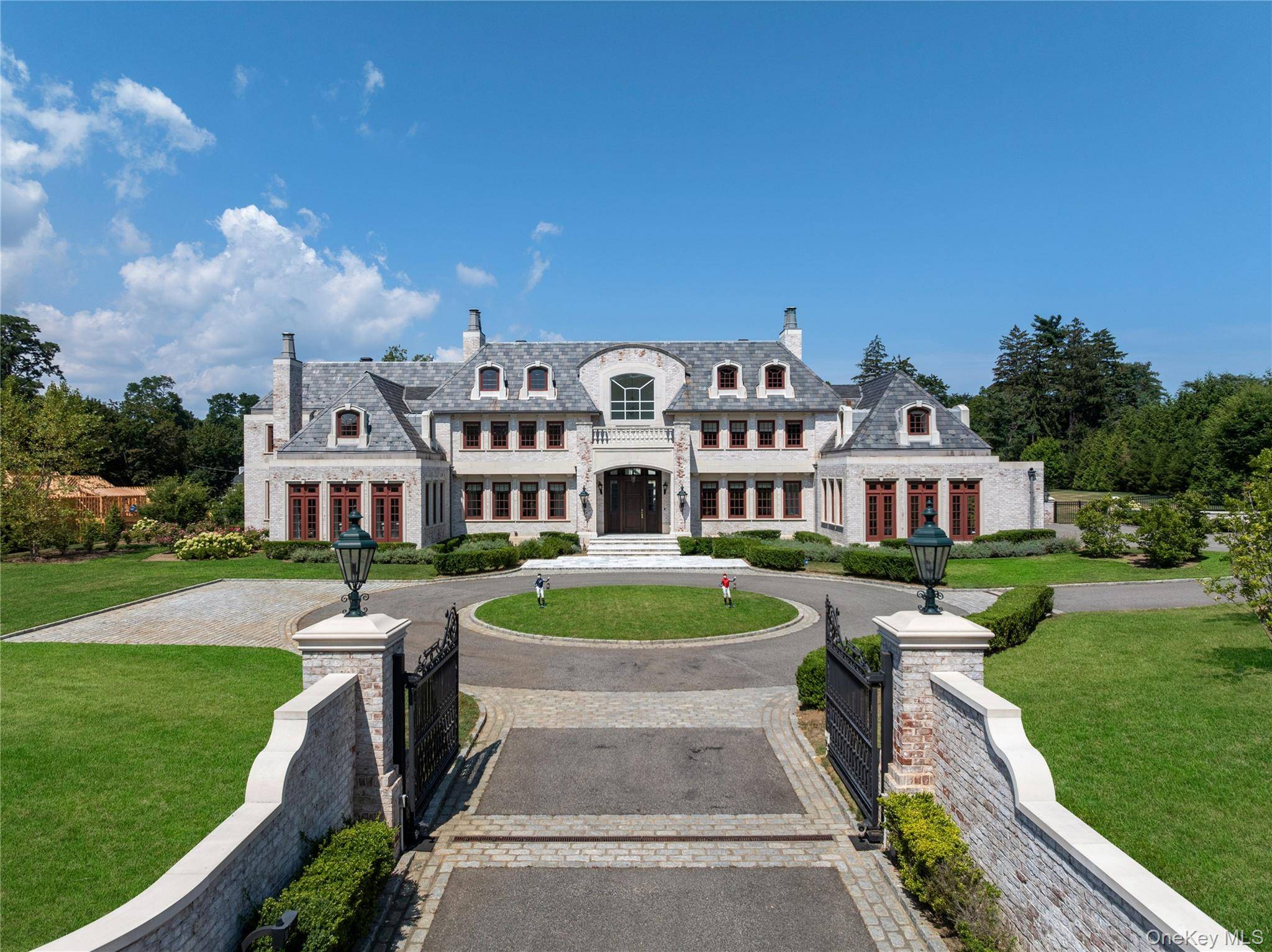 Casa de 8 Dormitórios à Venda em Sands Point – NY - 2