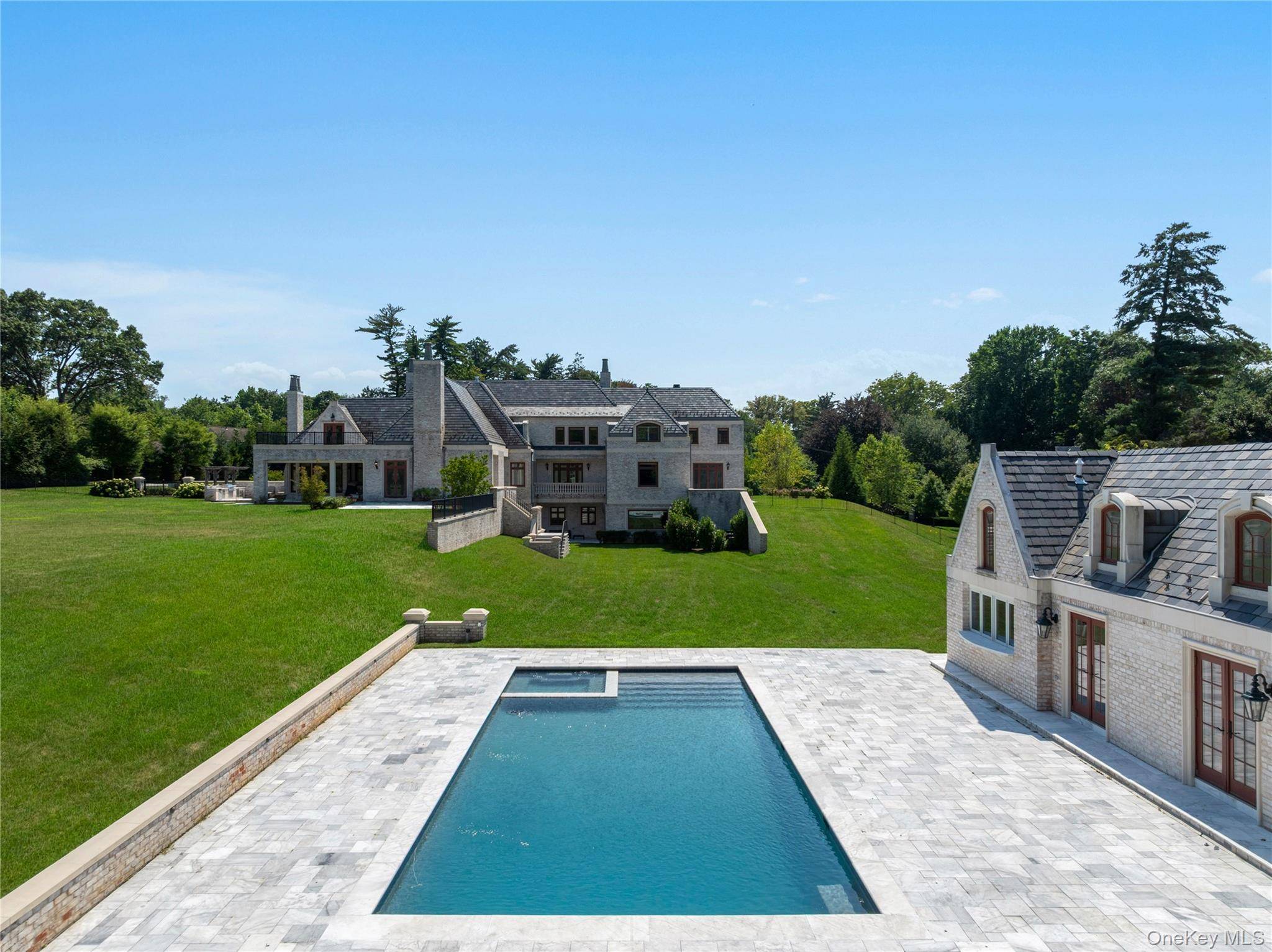 Casa de 8 Dormitórios à Venda em Sands Point – NY - 6