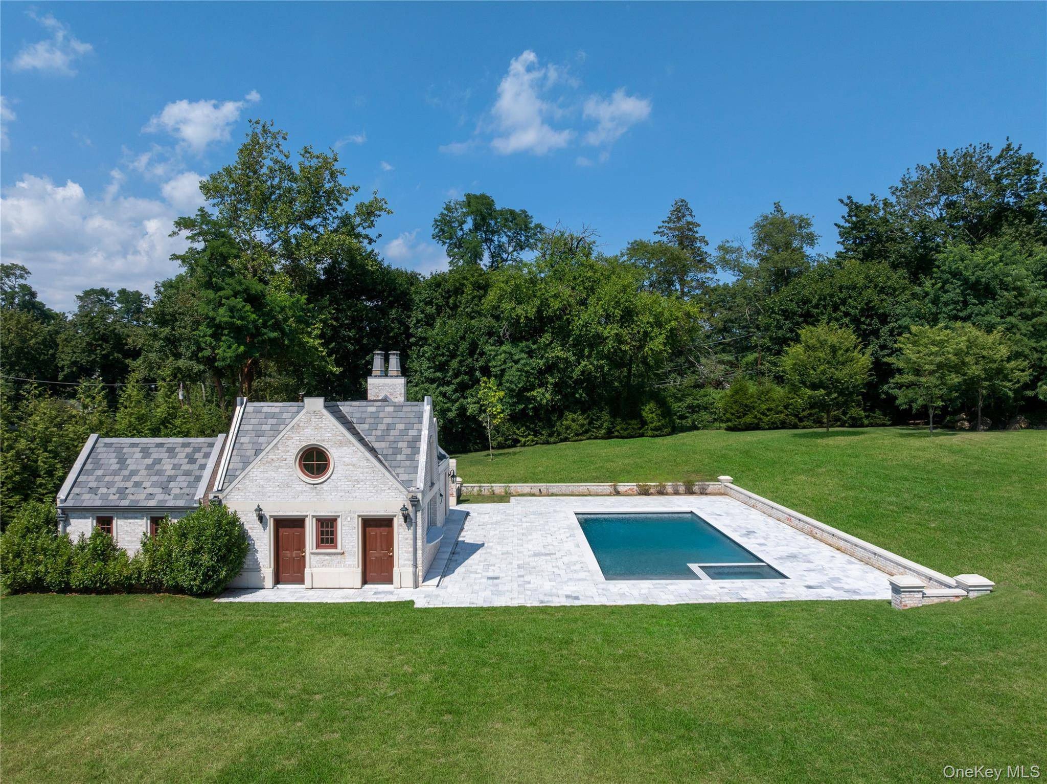 Casa de 8 Dormitórios à Venda em Sands Point – NY - 7