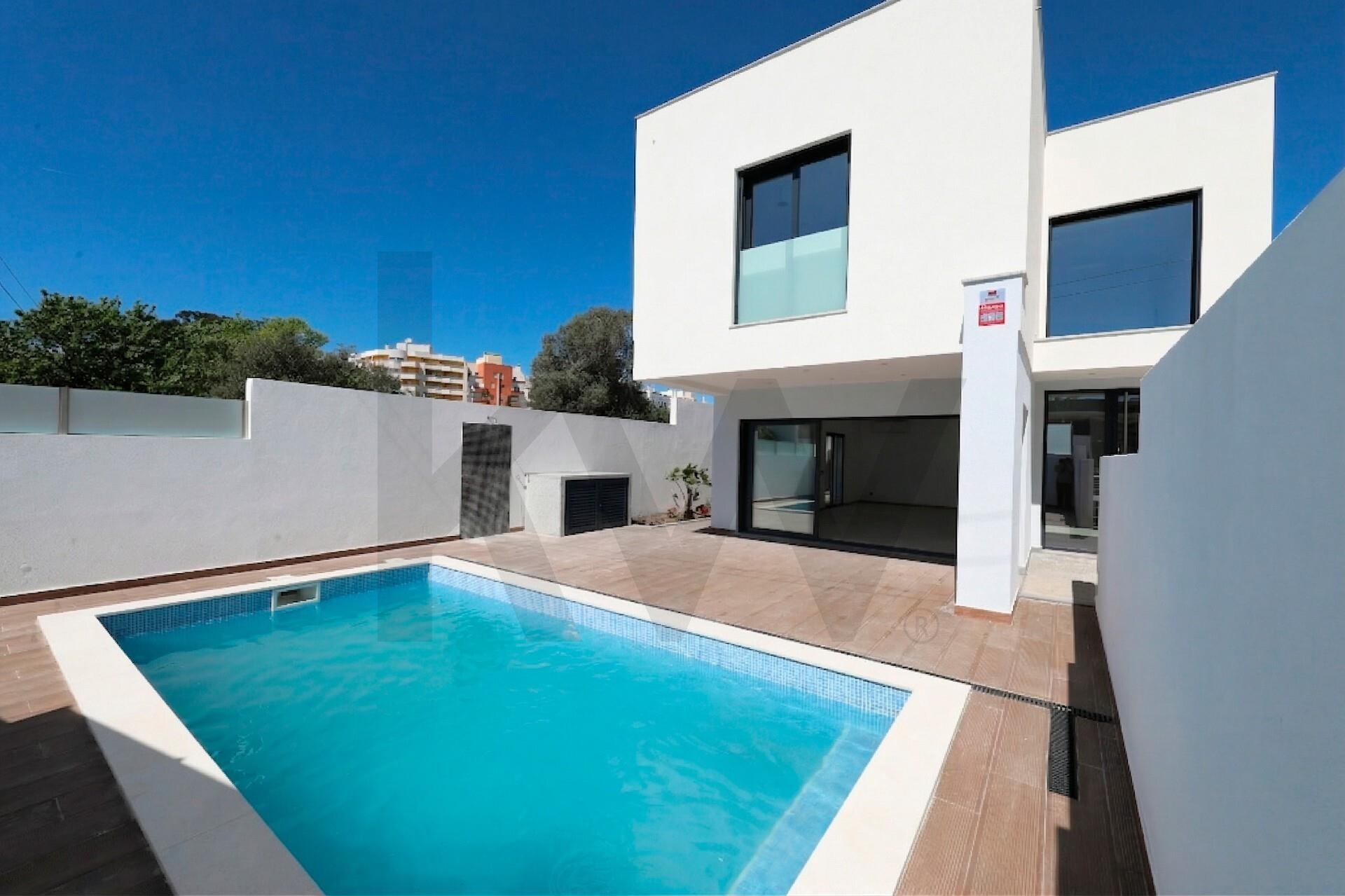 Maison 4 chambres à Vendre à Alvor - Faro - Portugal - 1