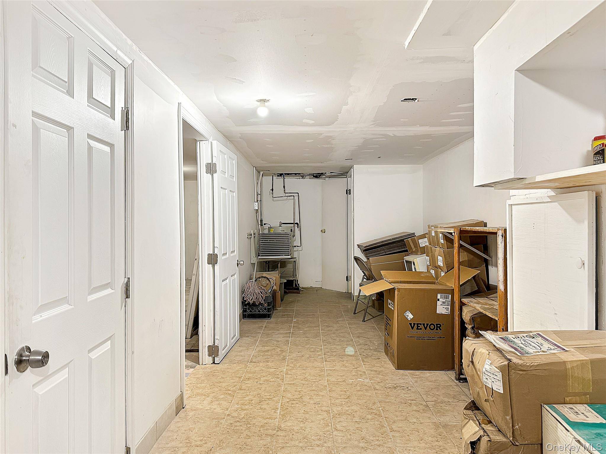 Building for Sale in Queens Village - New York - USA - 8