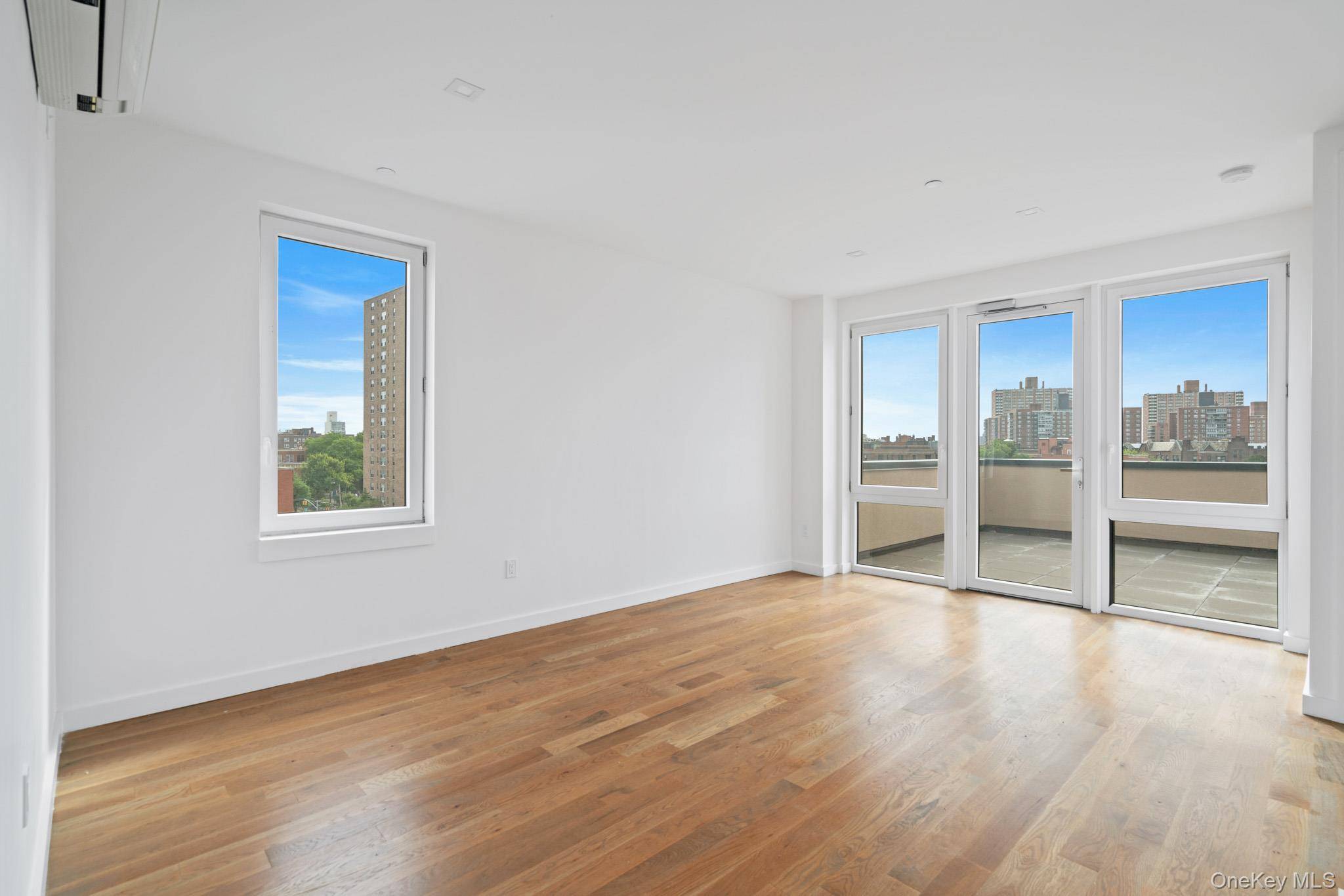 Residential Building for Sale in Flushing - 8