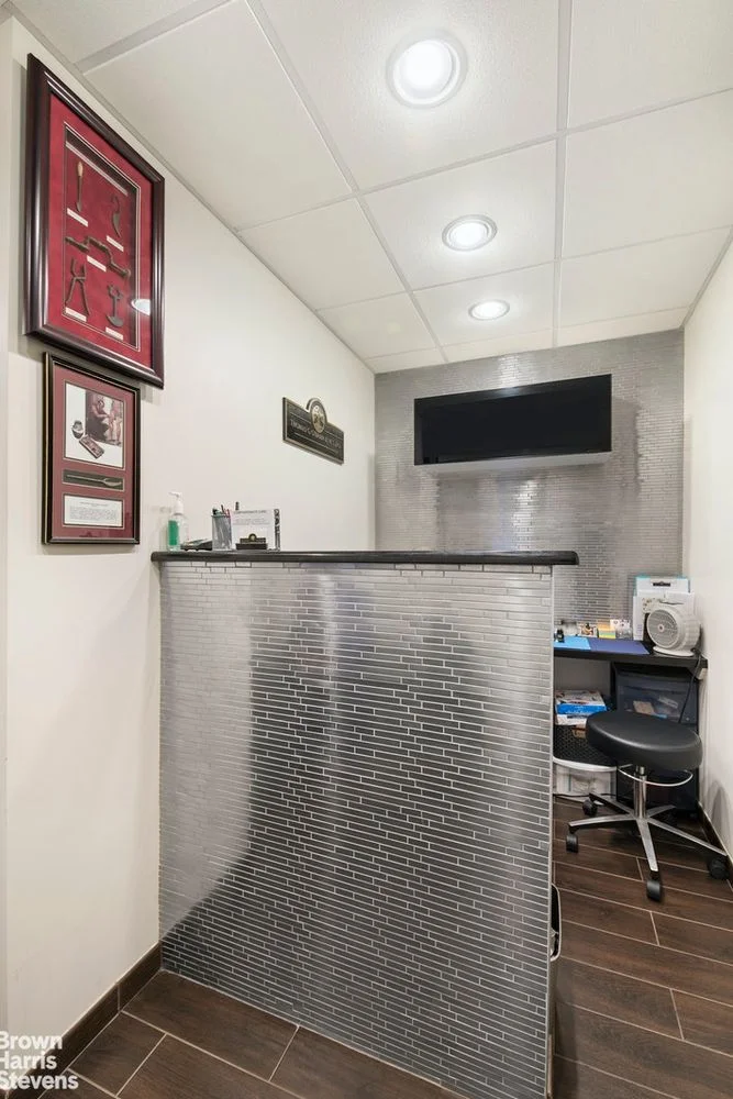 Commercial Office for Sale in Manhattan – 121 East 60th Street – New York – NY - 1