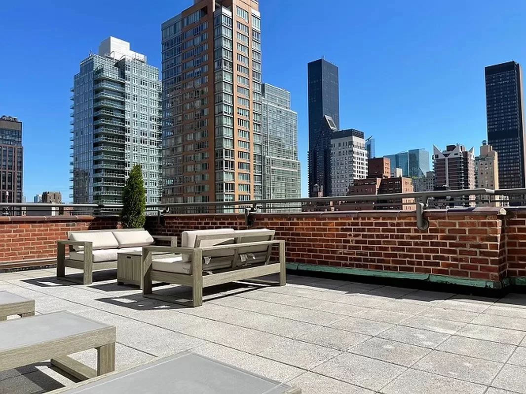 Studio For Sale at 220 East 54th Street – Manhattan – New York – NY - 1