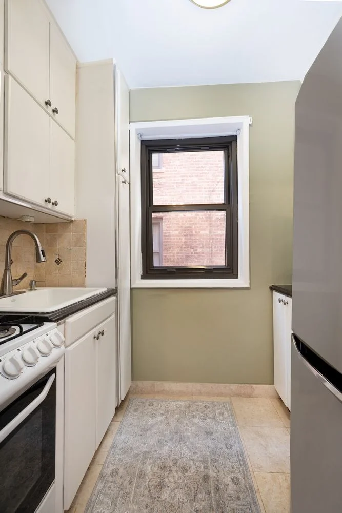 Studio For Sale at 242 East 38th Street – Manhattan, New York – NY - 1