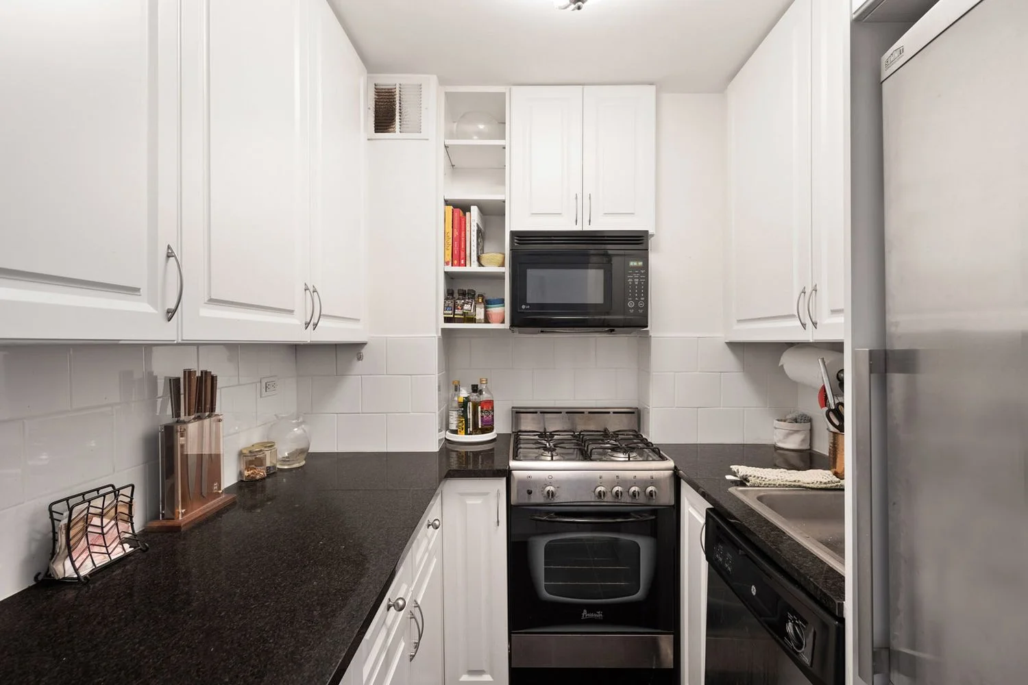 Studio for Sale in Manhattan – 333 East 66th Street – New York – NY - 6