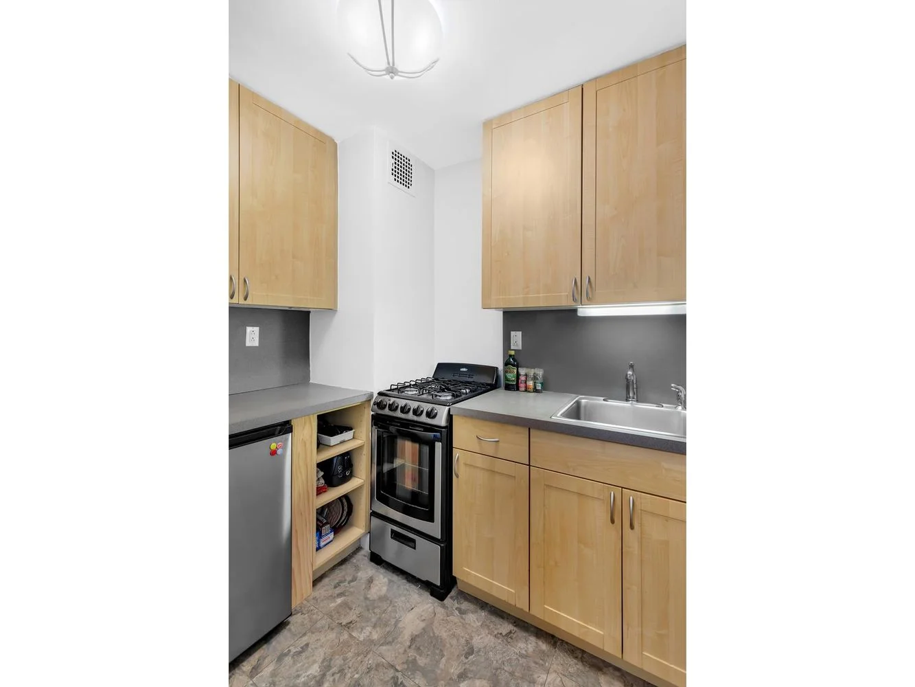 Studio for Sale in Manhattan – New York, NY - 1