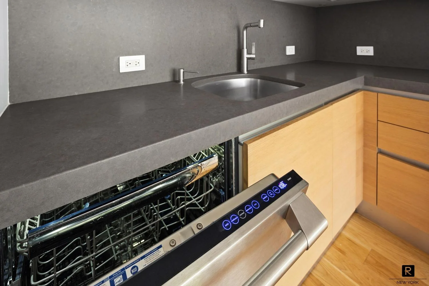 Studio for Sale in Manhattan – New York, NY - 1