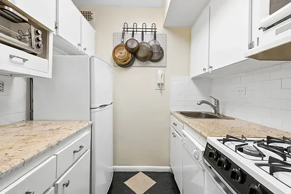Studio for Sale in Manhattan – New York, NY - 2