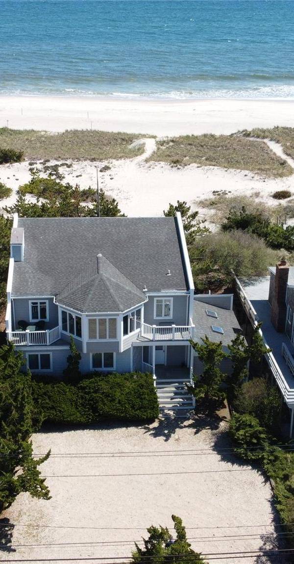 5 Bedroom Oceanfront Home for Sale in Westhampton - New York - USA