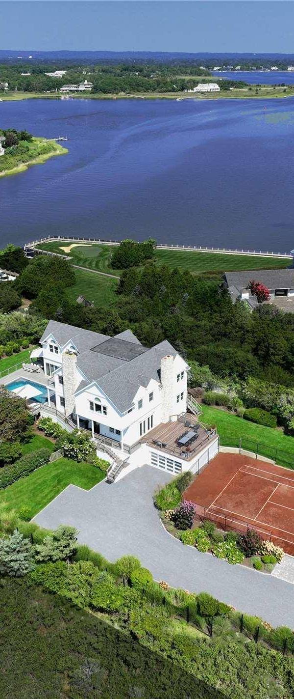 6 Bedroom Bayfront Home for Sale in Quogue - NY - USA