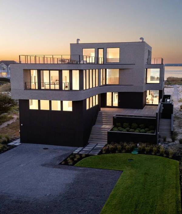 7 Bedroom Oceanfront Home for Sale in Westhampton Dunes - NY - USA
