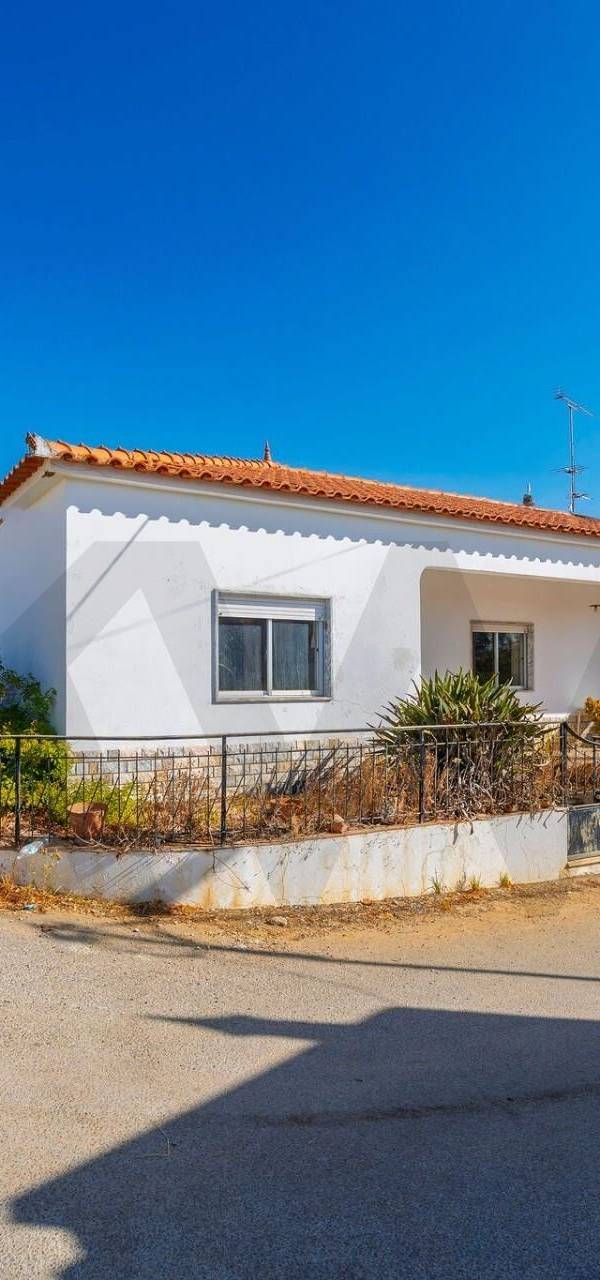Casa de 4 dormitorios en venta en Salema - Faro - Portugal