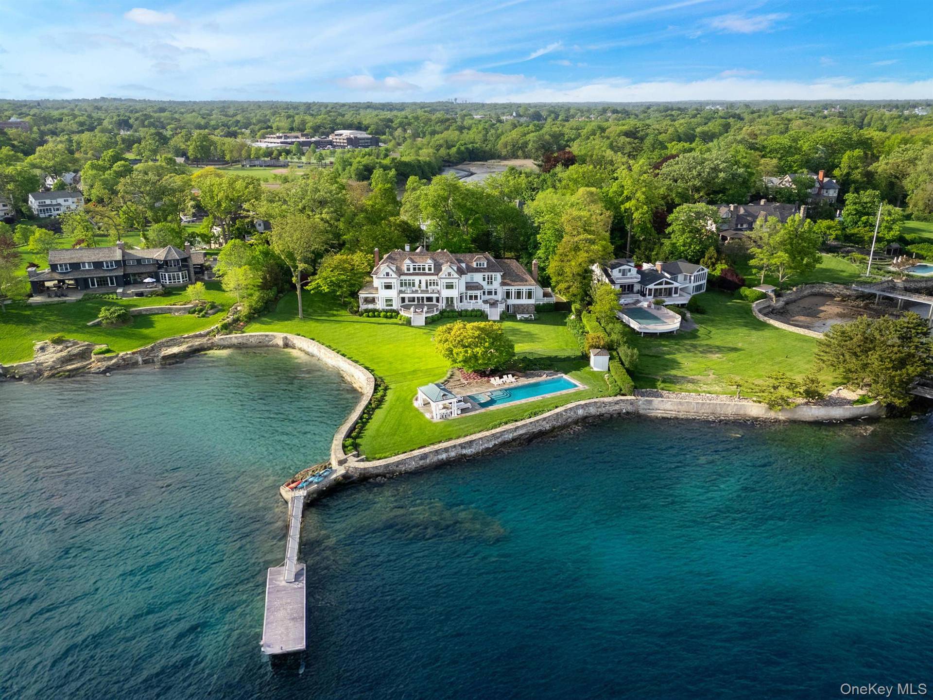 Casa com 7 Quartos à Beira-Mar à Venda em Larchmont, NY, EUA - 1