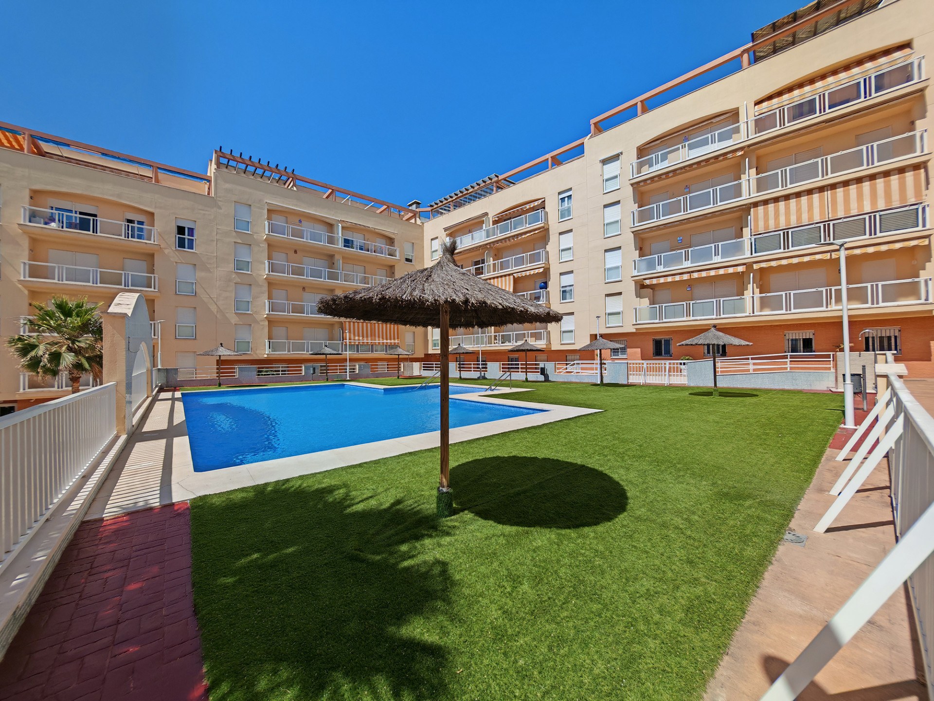 Appartement en Bord de Mer avec Vue Mer à Vendre à Manilva, Costa del Sol - 3