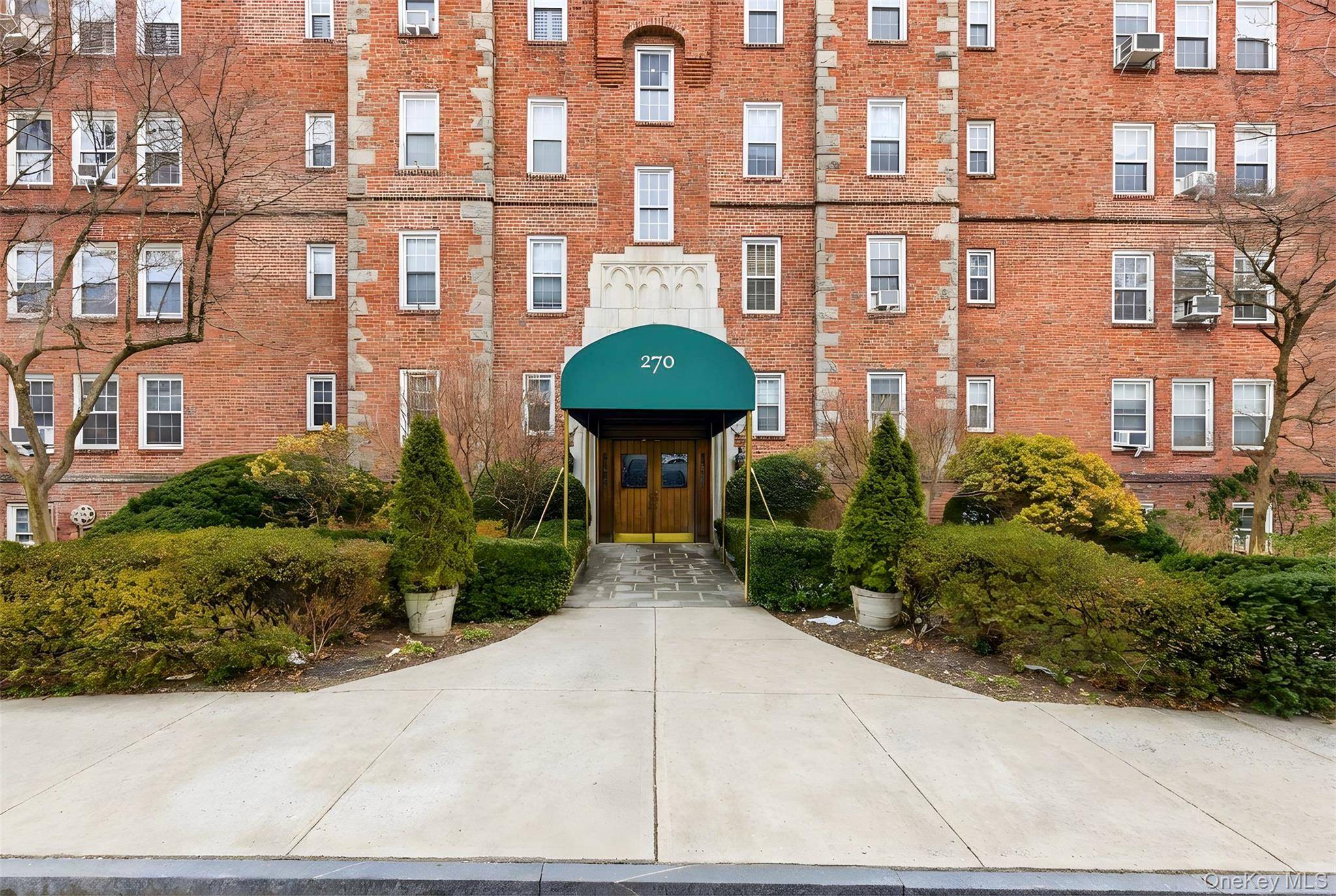 Studio Home for Sale in Bronxville - New York - USA - 1