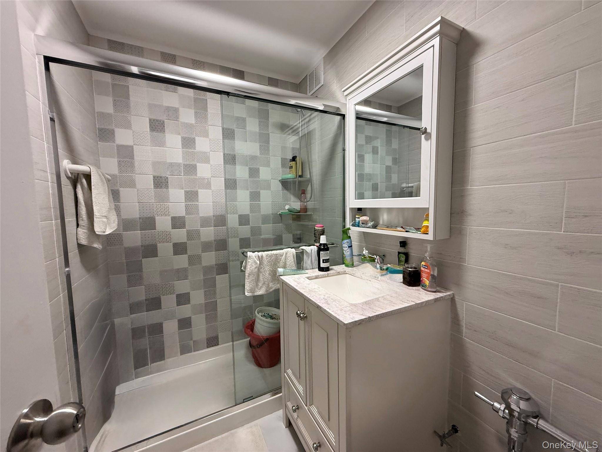 Apartamento à Venda em Elmhurst - Nova Iorque - EUA - 4
