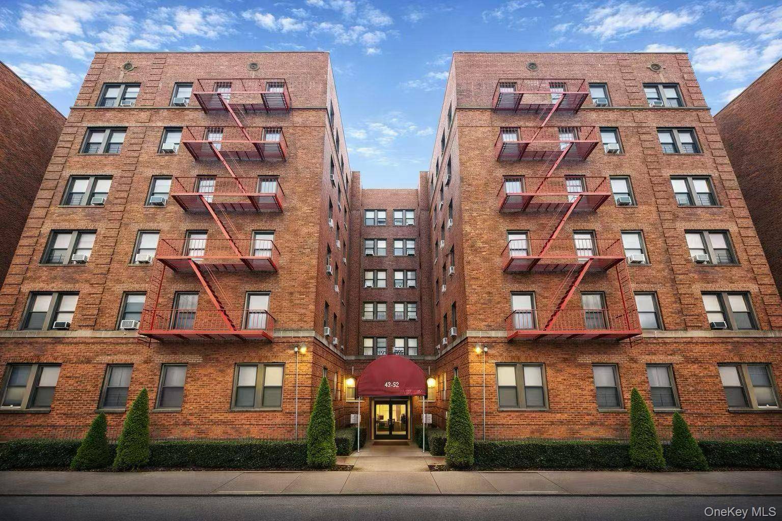 Apartment for Sale in Elmhurst - New York - USA - 1