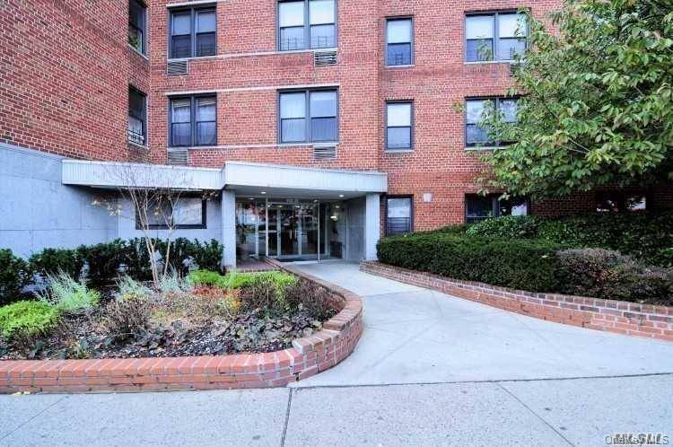 Apartamento à Venda em Forest Hills - Nova Iorque - EUA - 1
