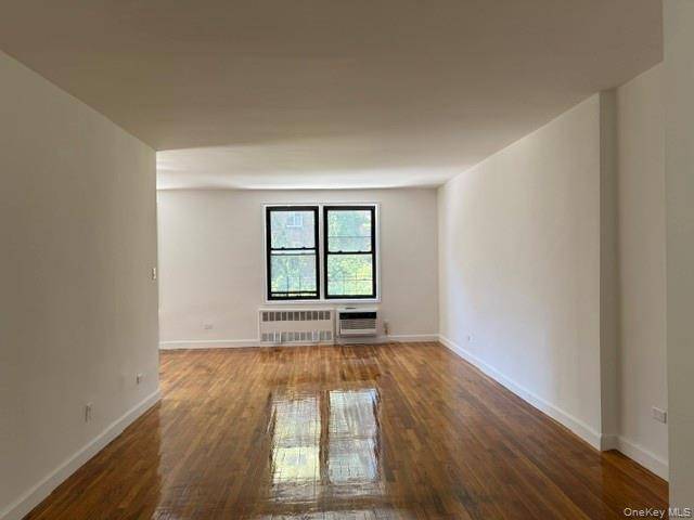 Apartamento à Venda em Forest Hills - Nova Iorque - EUA - 2