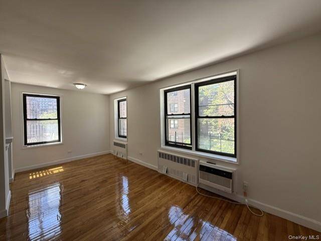 Apartamento à Venda em Forest Hills - Nova Iorque - EUA - 3