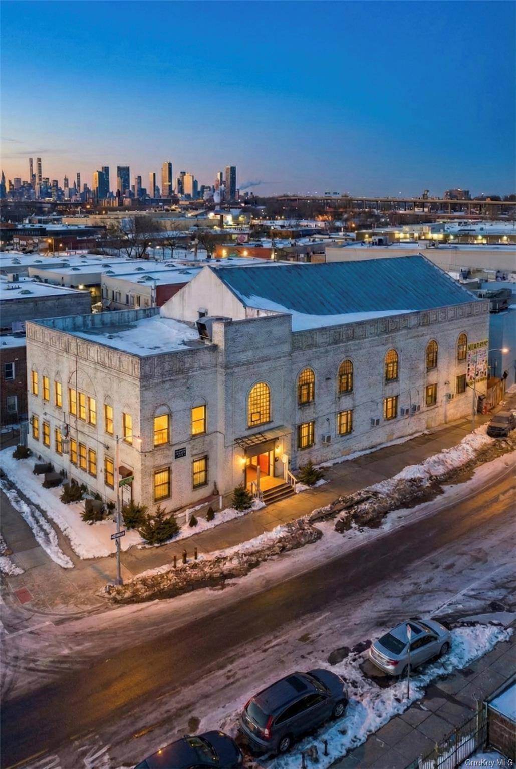 Prédio Comercial à Venda em Maspeth, NY, US - 2