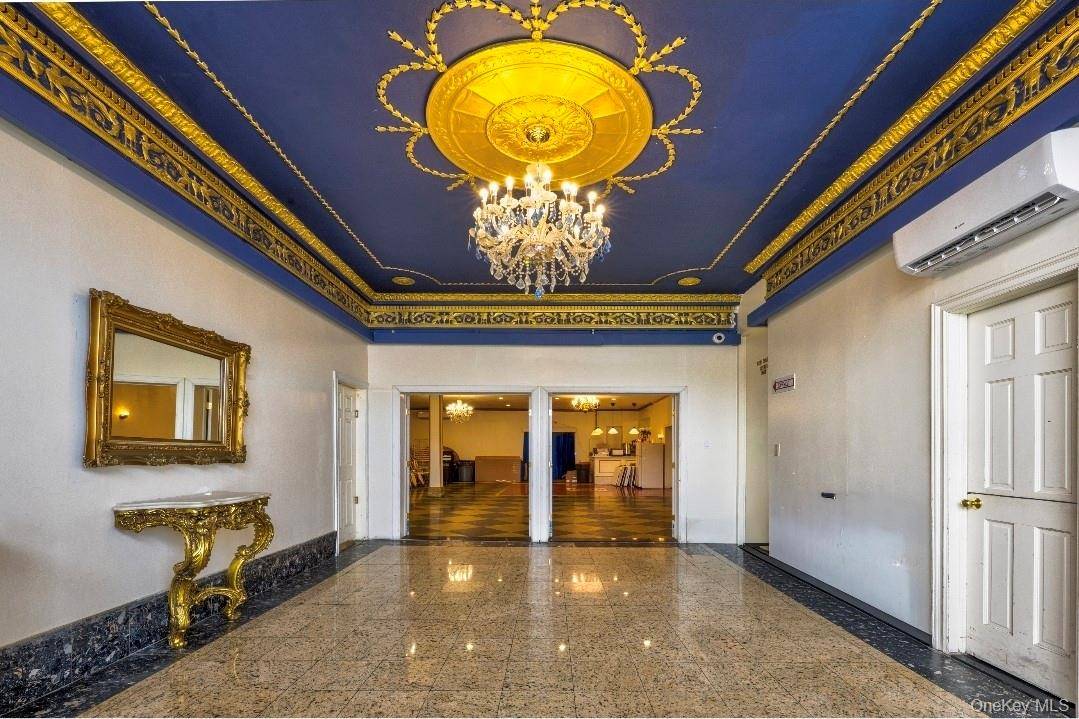 Prédio Comercial à Venda em Maspeth, NY, US - 4